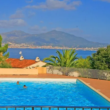 Avec Piscine A - 32 M² דירה