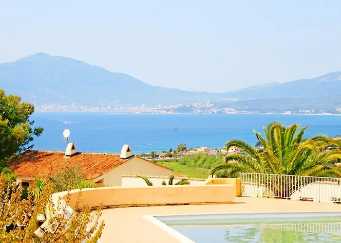 Seaside Retreat: 2-bedroom With Shared Pool * Porticcio (Corsica)