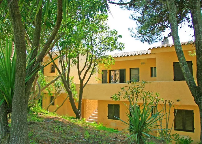 Apartment Seaside Retreat: 2-bedroom With Shared Pool Porticcio (Corsica)