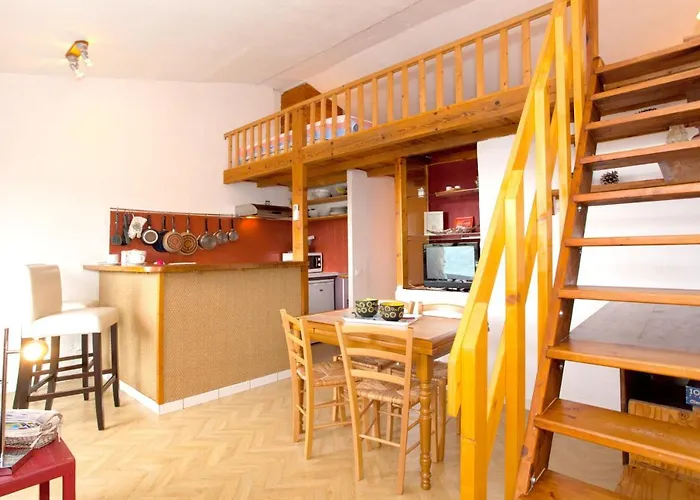 Seaside Retreat: 2-bedroom With Shared Pool Porticcio (Corsica)