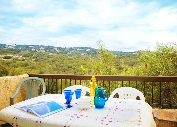 Seaside Retreat: 2-bedroom With Shared Pool Apartment